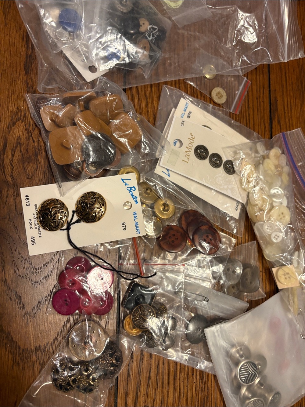 Lot of Vintage Buttons, Le Bouton Le Mode